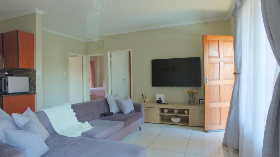 To Let 2 Bedroom Property for Rent in Waterval East North West